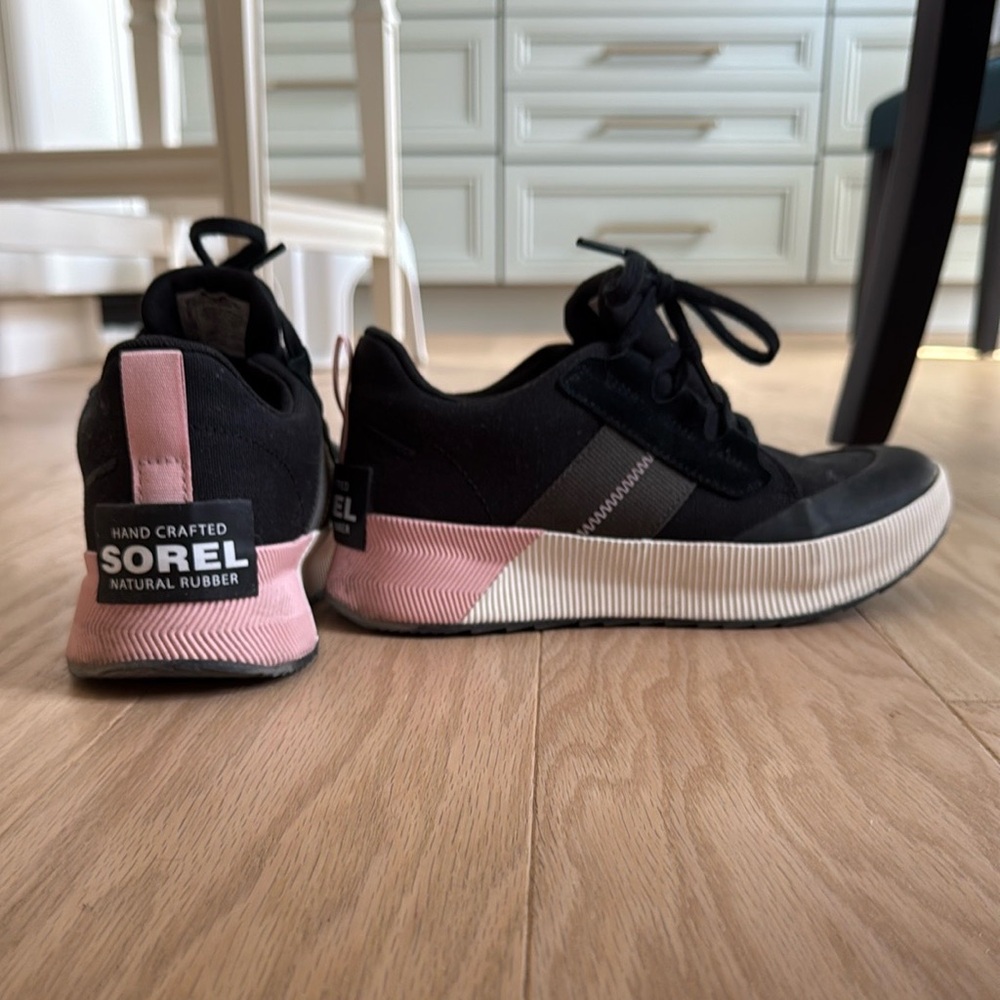Sorel Out and About Black and Pink Casual Sneakers